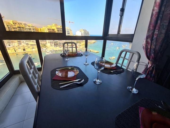 Spinola Bay Sea Front Apt 6 Сент Джулианс Экстерьер фото