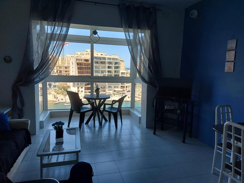 Spinola Bay Sea Front Apt 6 Сент Джулианс Экстерьер фото